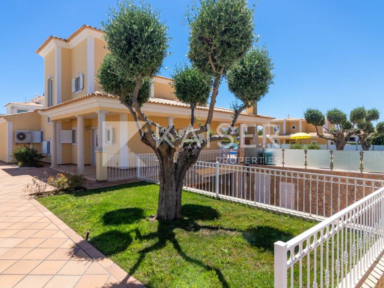 Villa for Sale in Albufeira, Albufeira 8