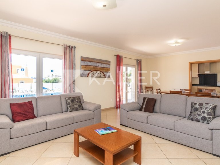 Villa for Sale in Albufeira, Albufeira 3