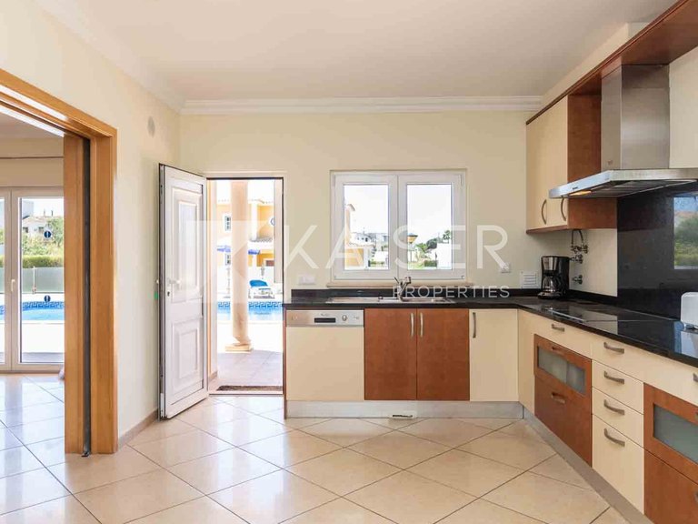 Villa for Sale in Albufeira, Albufeira 11