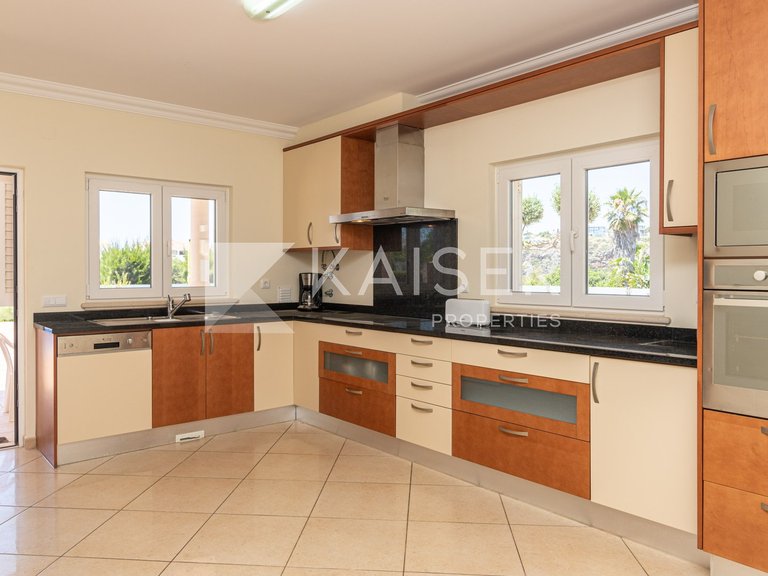 Villa for Sale in Albufeira, Albufeira 12