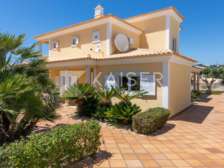 Villa for Sale in Albufeira, Albufeira 22