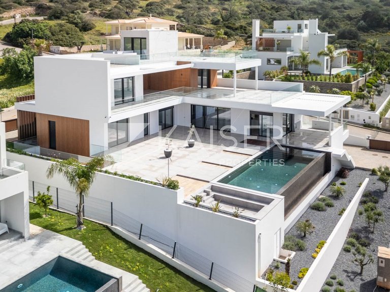 Villa for Sale in Albufeira, Albufeira 3