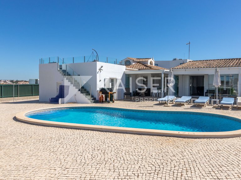 Villa for Sale in Albufeira, Albufeira 2