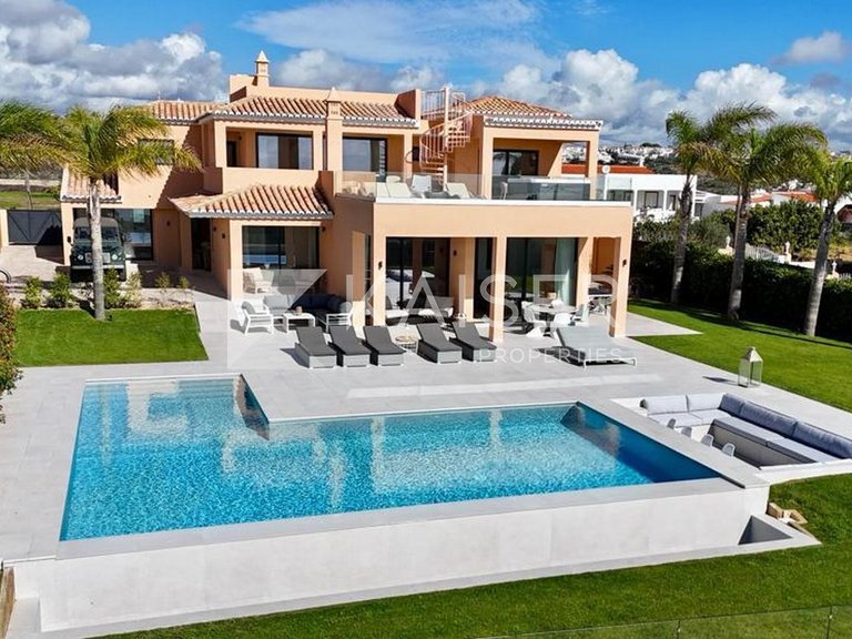 Villa for Sale in Albufeira, Albufeira 1