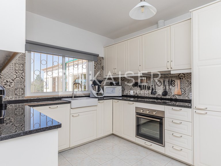 Villa for Sale in Foral, Foral 13