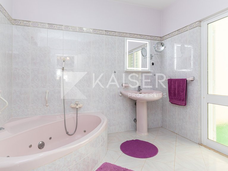 Villa for Sale in Foral, Foral 17