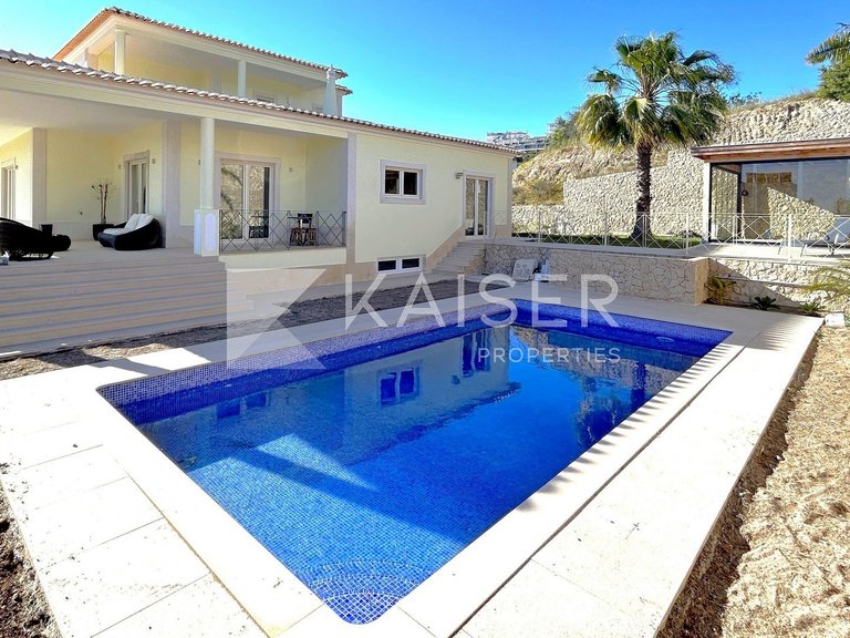 Villa for Sale in Albufeira, Albufeira 2