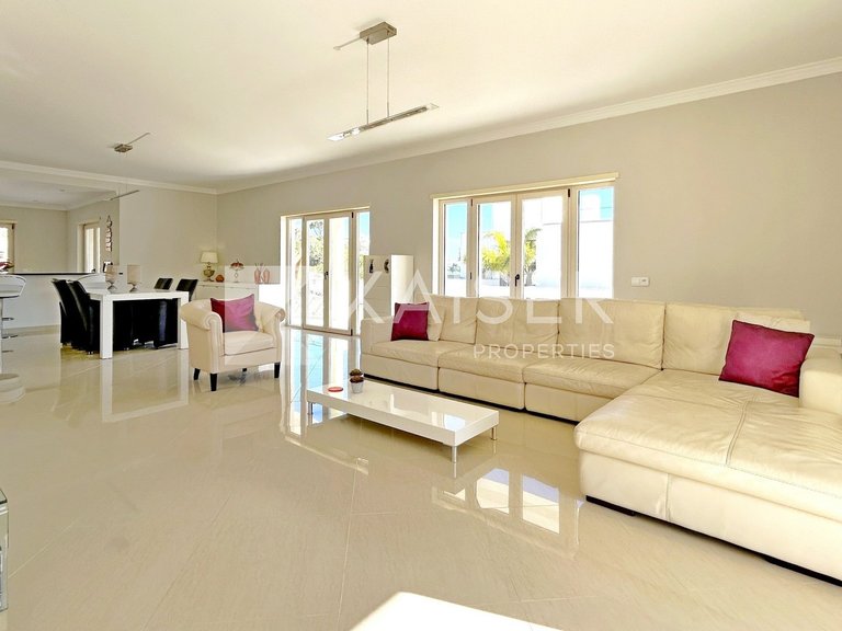 Villa for Sale in Albufeira, Albufeira 3