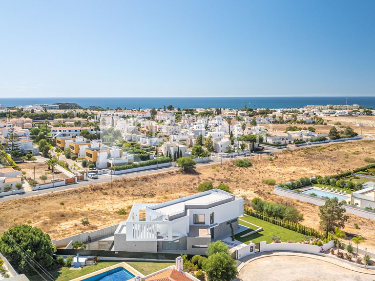 Villa for Sale in Albufeira, Albufeira 2