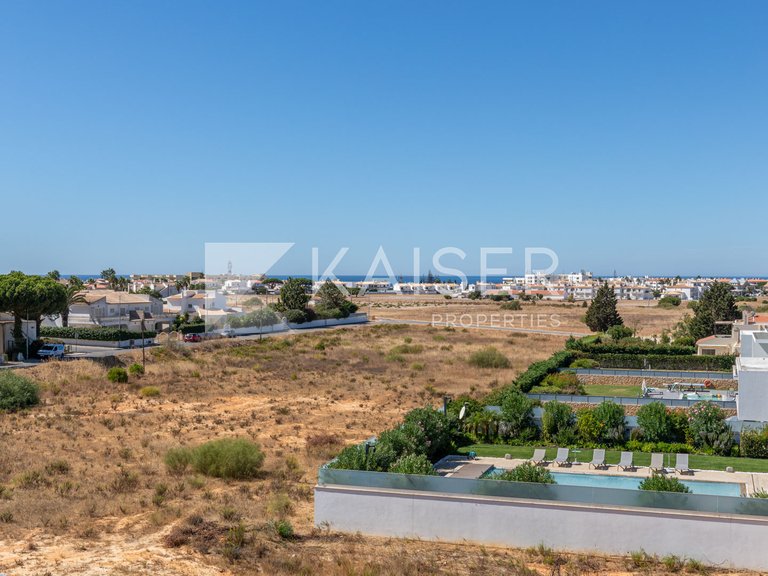 Villa for Sale in Albufeira, Albufeira 25