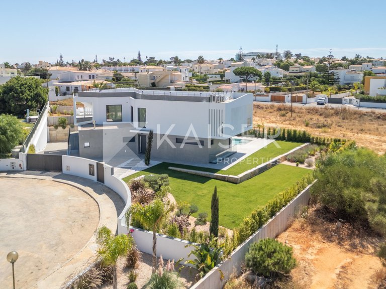 Villa for Sale in Albufeira, Albufeira 36