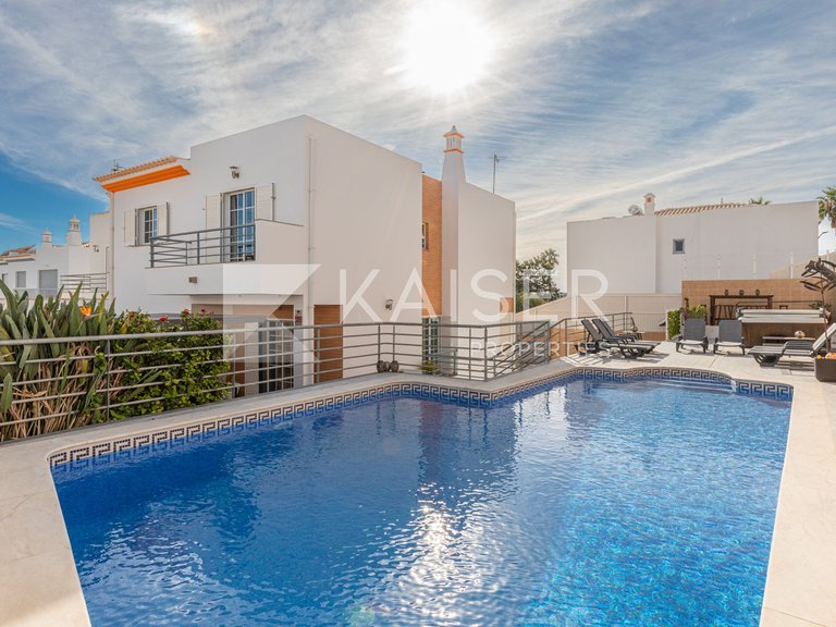 Villa for Sale in Albufeira, Albufeira 1