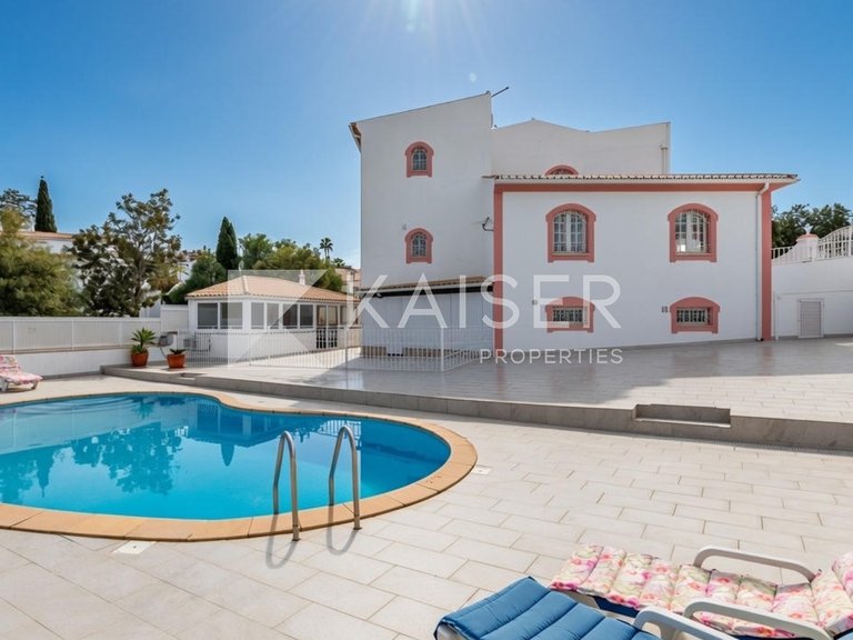 Villa for Sale in Albufeira, Albufeira 2
