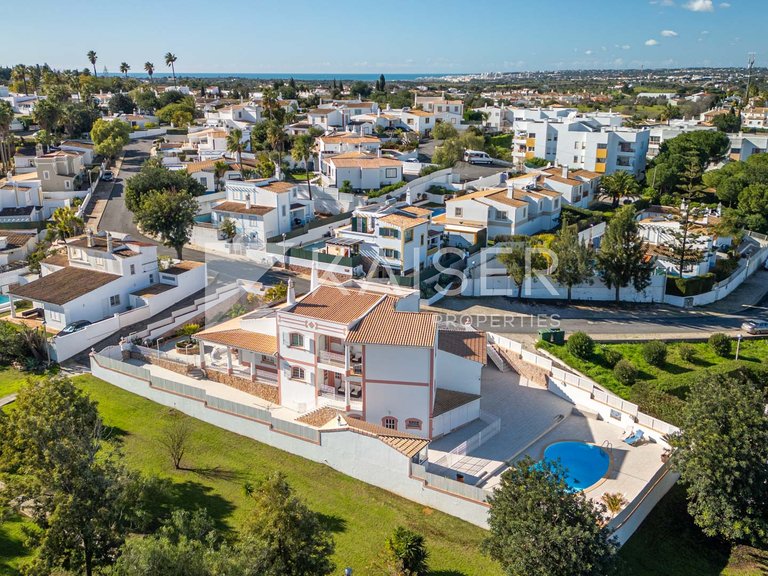 Villa for Sale in Albufeira, Albufeira 3
