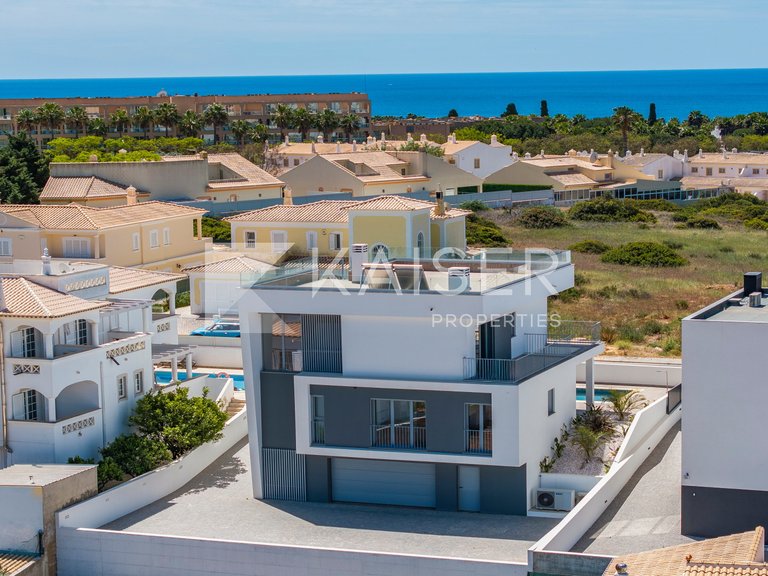 Villa for Sale in Albufeira, Albufeira 2