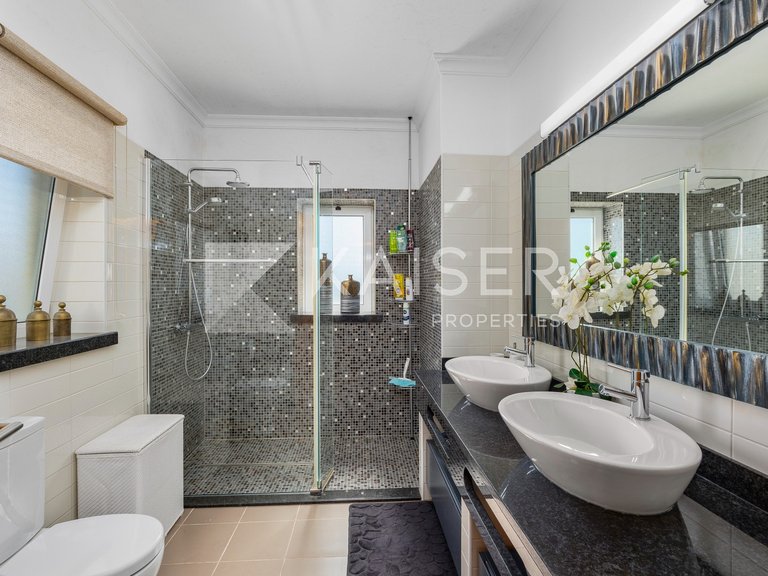 Villa for Sale in Albufeira, Albufeira 25
