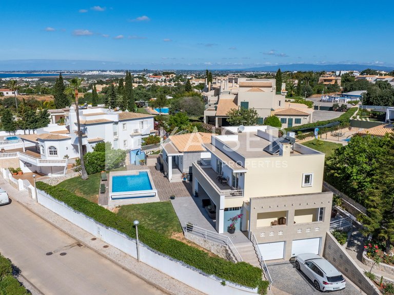 Villa for Sale in Albufeira, Albufeira 33