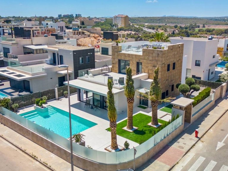 Villa for Sale in Campoamor, Alicante 17