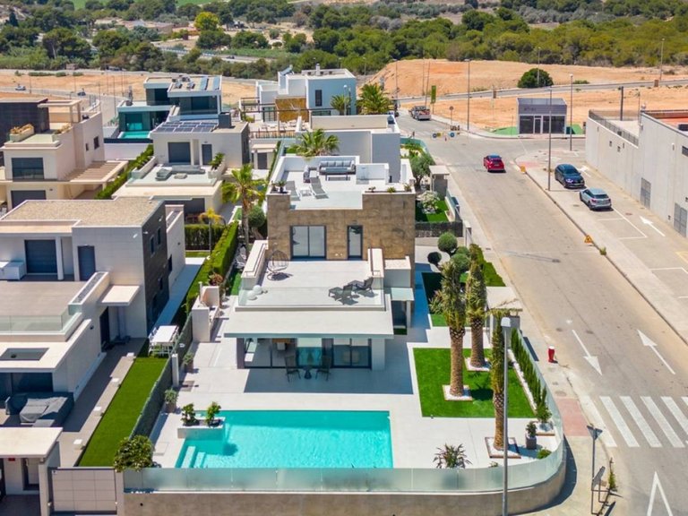 Villa for Sale in Campoamor, Alicante 1