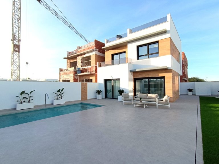 Villa for Sale in Benijofar, Alicante 11