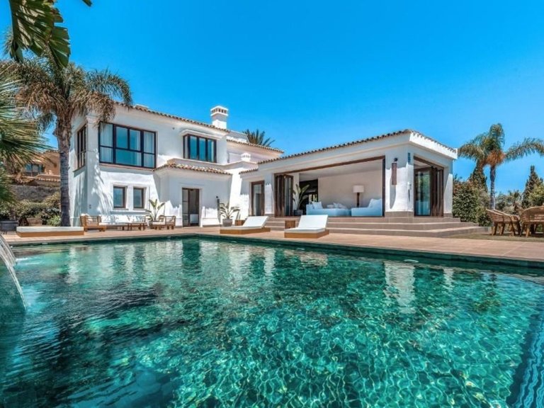 Villa for Sale in Catral, Alicante 1