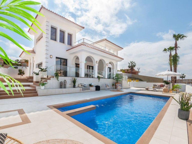 Villa for Sale in Dona Pepa, Alicante 1