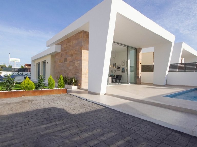 Villa for Sale in Torrevieja, Alicante 1