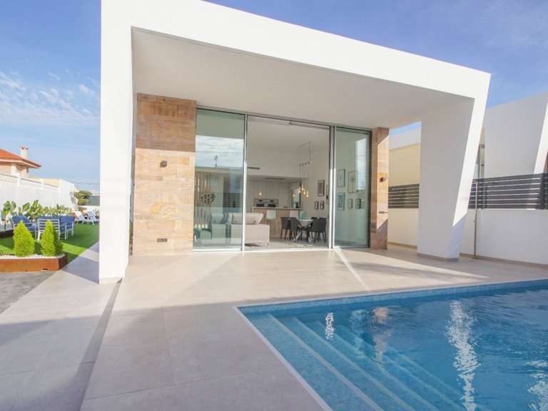 Villa for Sale in Torrevieja, Alicante 2