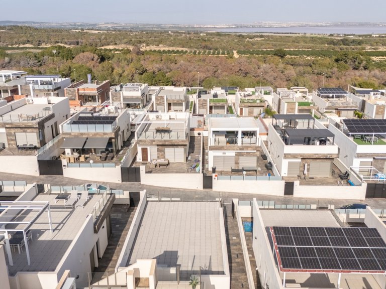 Villa for Sale in Villamartin, Alicante 34