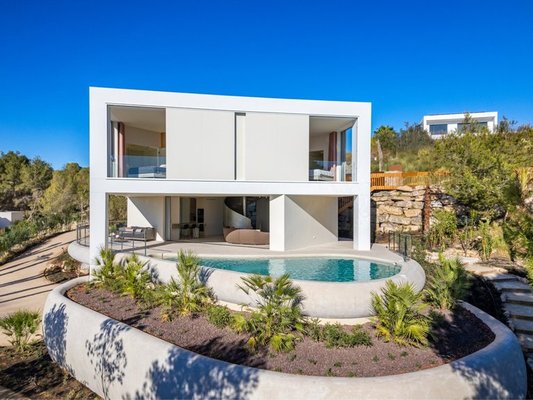 Villa for Sale in Las Colinas Golf, Alicante 1