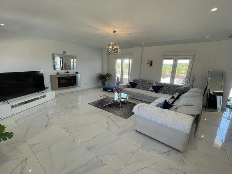 Villa for Sale in Pinoso, Alicante 4
