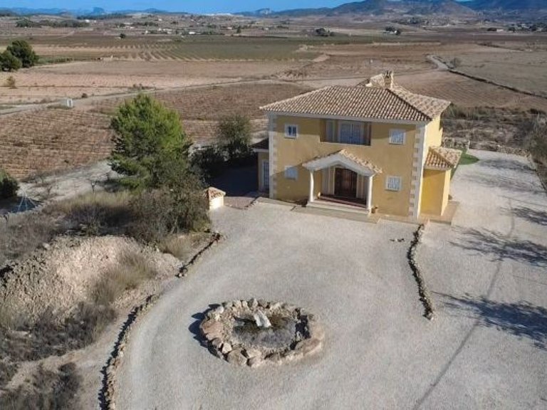 Villa for Sale in Pinoso, Alicante 3