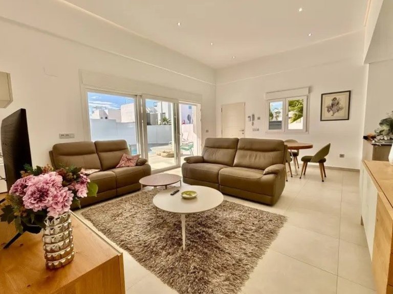 Villa for Sale in Benijofar, Alicante 3