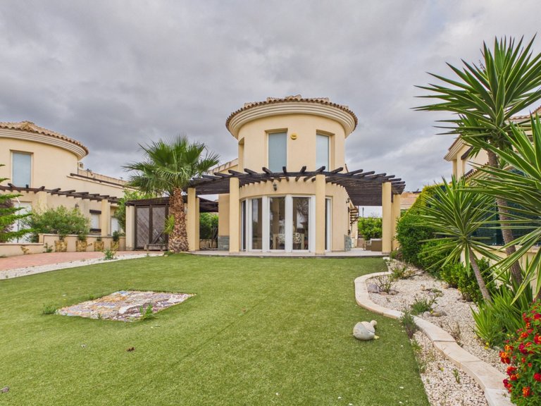 Villa for Sale in Gea Y Truyols, Murcia 1