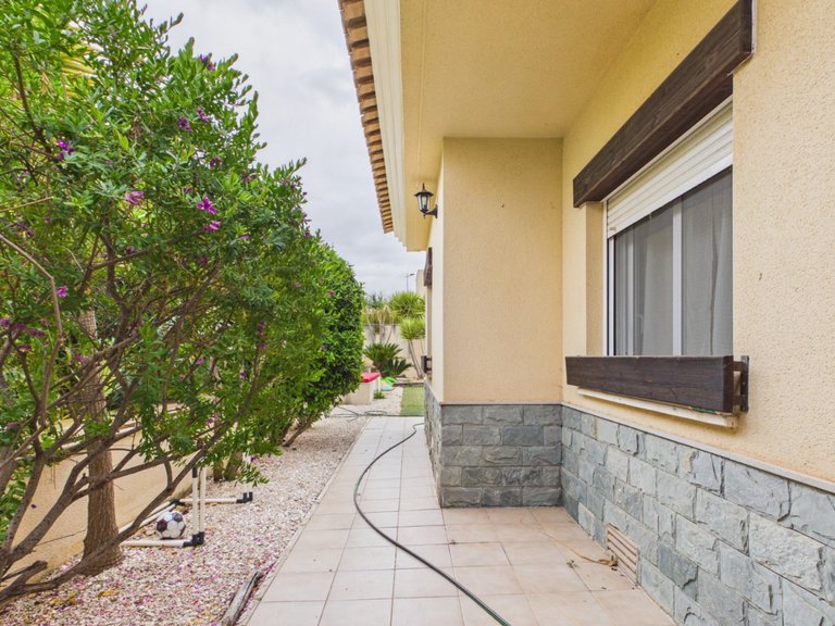 Villa for Sale in Gea Y Truyols, Murcia 13