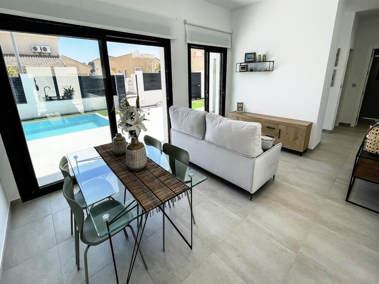 Villa for Sale in Pinar De Campoverde, Alicante 3