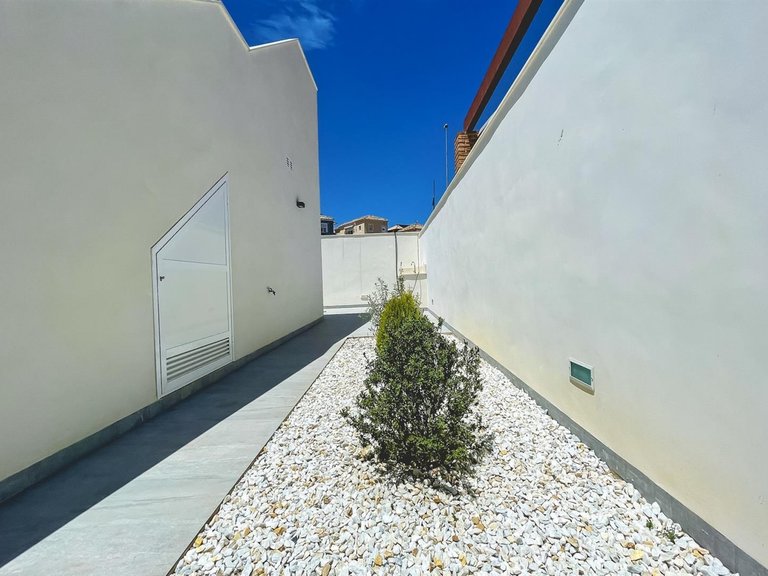 Villa for Sale in Pinar De Campoverde, Alicante 15