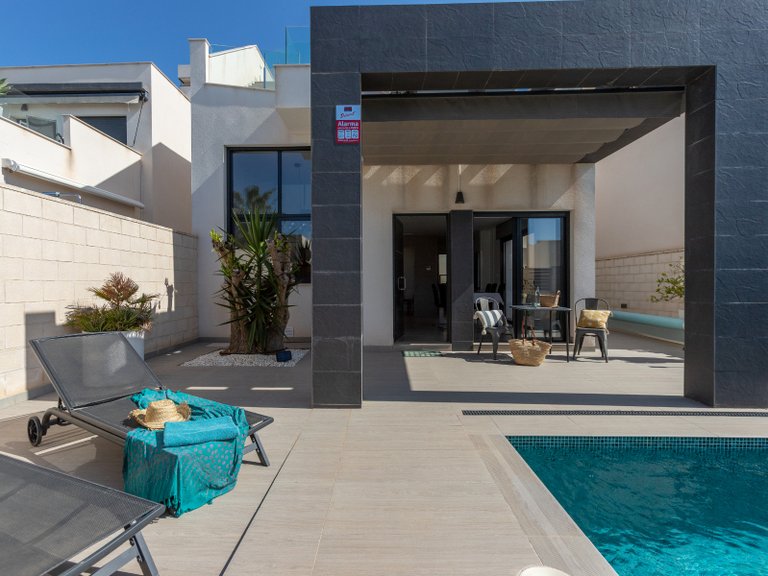 Villa for Sale in Inland Rojales, Alicante 1