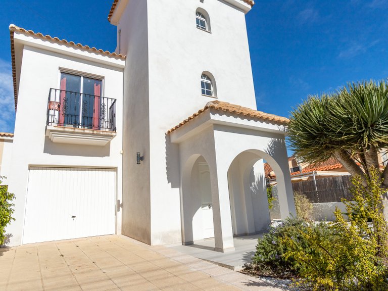 Villa for Sale in Costa Blanca Los Balcones, Alicante 1