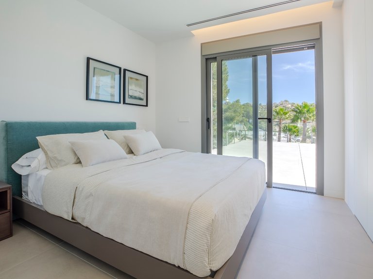 Villa for Sale in Las Colinas Golf, Alicante 11