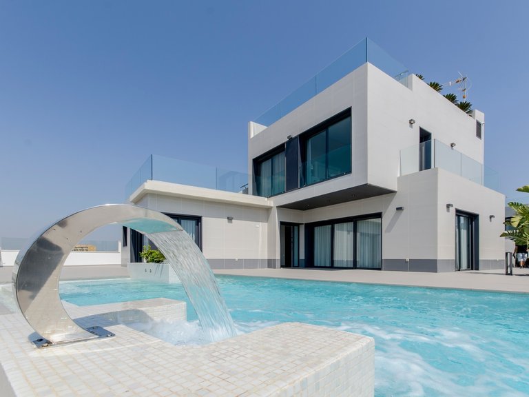 Villa for Sale in Villamartin, Alicante 1