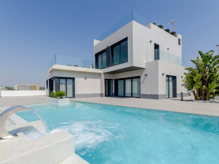 Villa for Sale in Cabo Roig, Alicante 1
