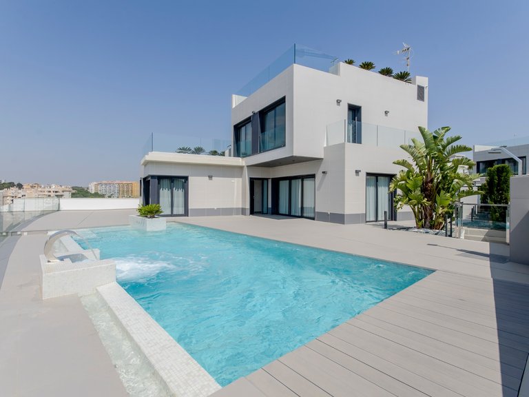 Villa for Sale in Cabo Roig, Alicante 38