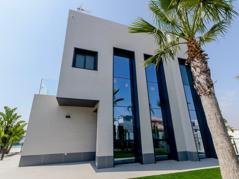 Villa for Sale in Cabo Roig, Alicante 4
