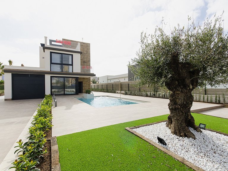 Villa for Sale in Cabo Roig, Alicante 2