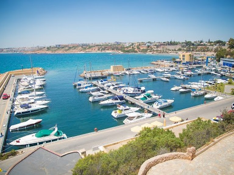 Villa for Sale in Cabo Roig, Alicante 35