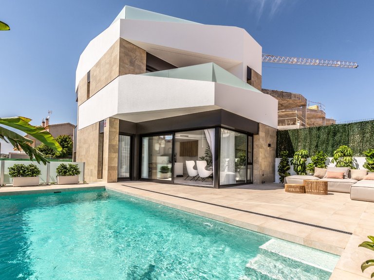 Villa for Sale in Villamartin, Alicante 1