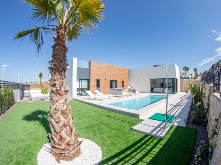 Villa for Sale in La Finca golf resort, Algorfa, Alicante 1