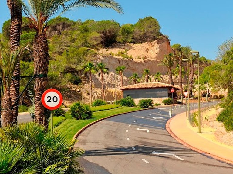 Villa for Sale in Las Colinas golf and country club, Campoamor, Alicante 18
