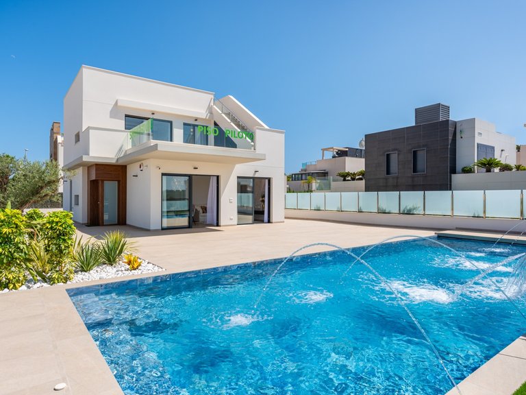 Villa for Sale in Cabo Roig, Alicante 2